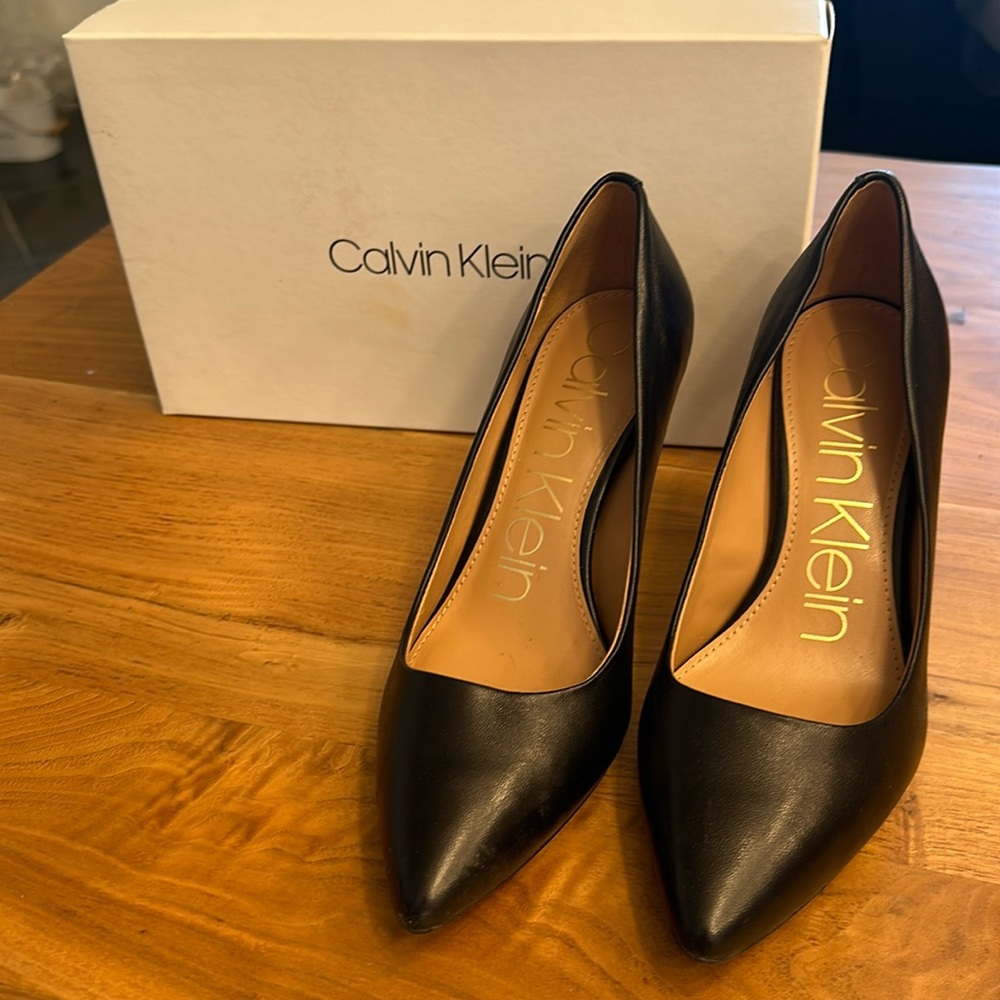 Calvin Klein black pump